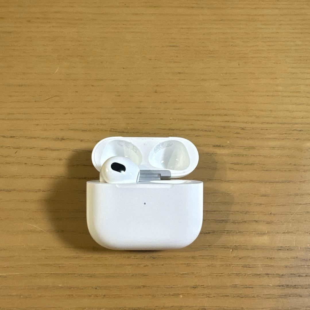 AirPods (第 3 世代) モデル番号A2564 発売年2021 - メルカリ