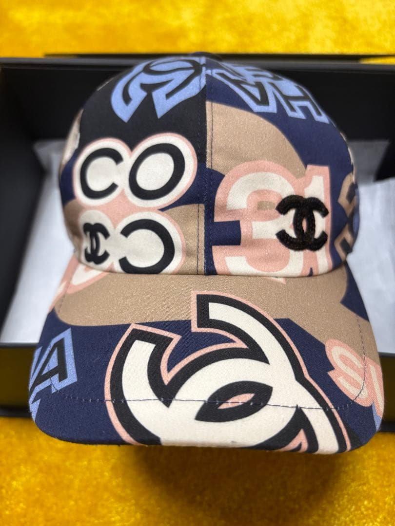 CHANEL ロゴプリント レア キャップ NEW Authentic CHANEL RECEIPT 23P Black Bucket Hat Logo White