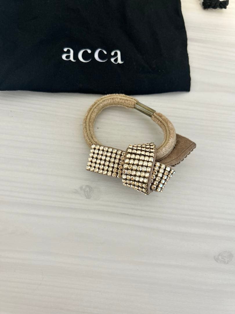 美品 acca ストーン付きヘアゴム ベージュ - メルカリ