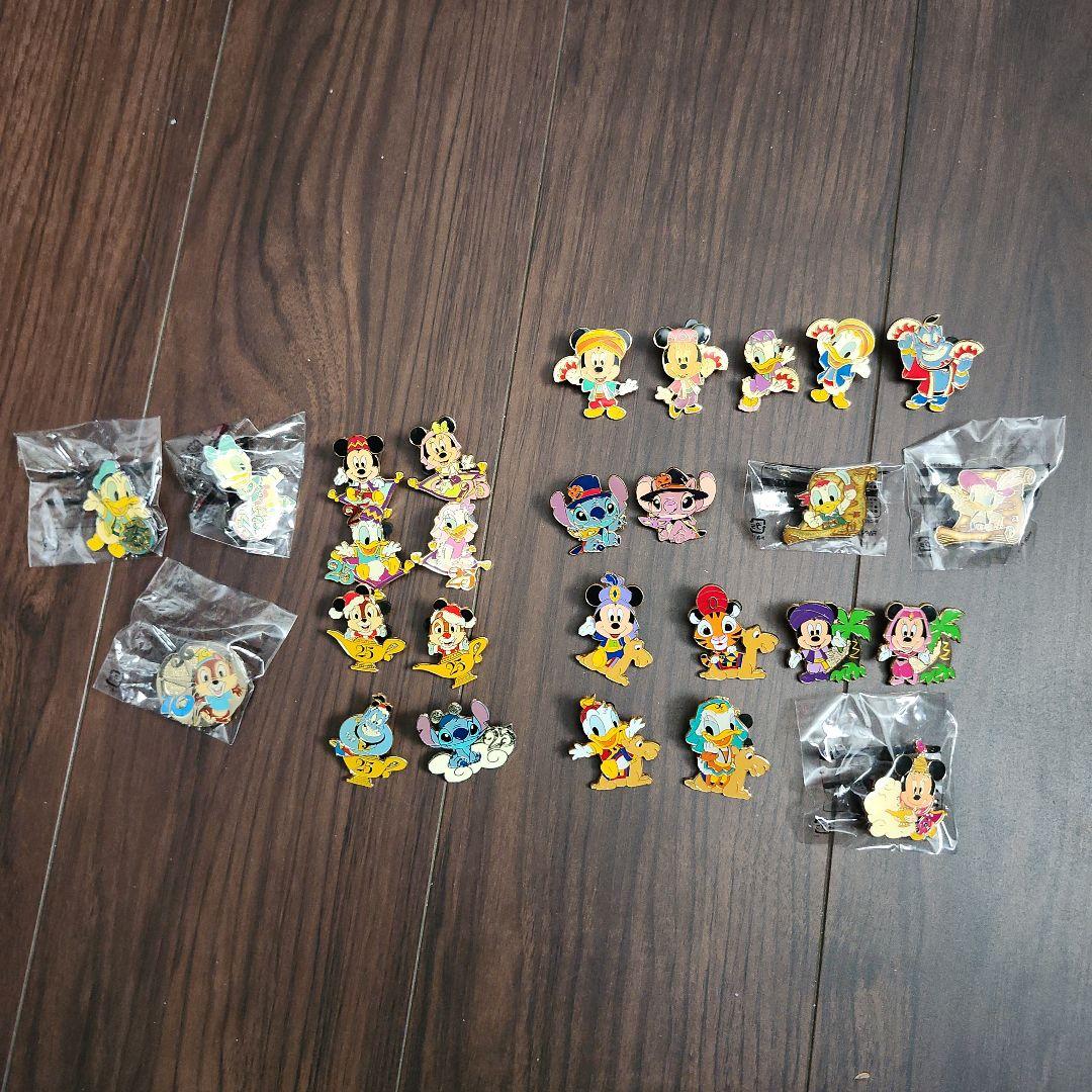 ディズニーピンバッジ 27個セット ディズニー ピンバッジコレクション 27個コルクボード付き展示用