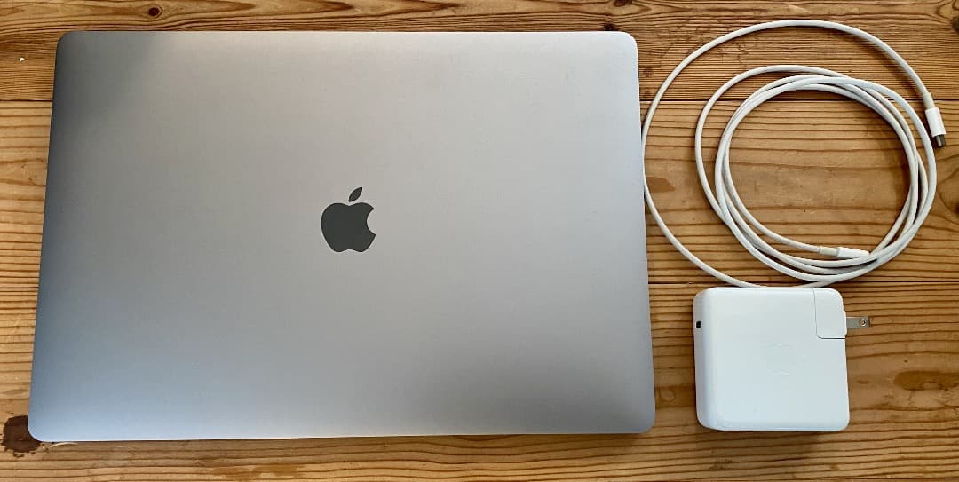 MacBook Pro 2018 15inch　メモリ32GB　512GB Amazon.com: Apple 2018 MacBook Pro with 2.2GHz Intel Core i7, 15