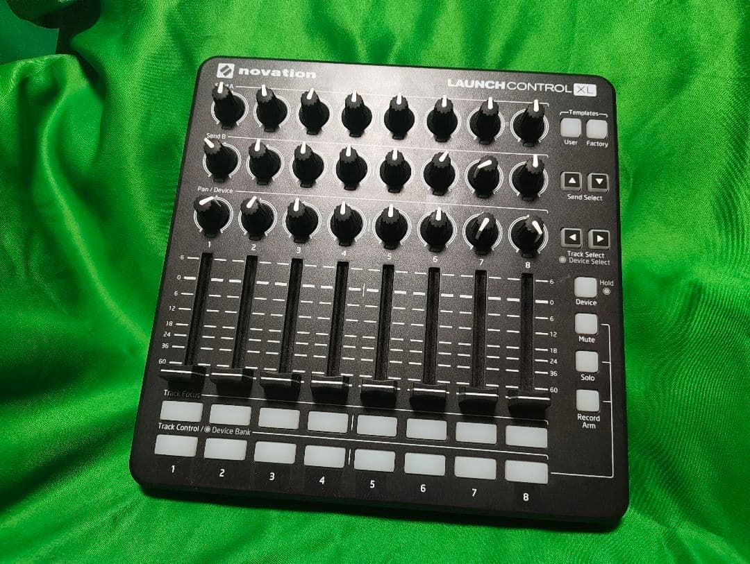 Launch Control XL mk2 MIDIコントローラー Novation(ノベーション) Launch Control XL Mk2 | Rock oN Line eStore