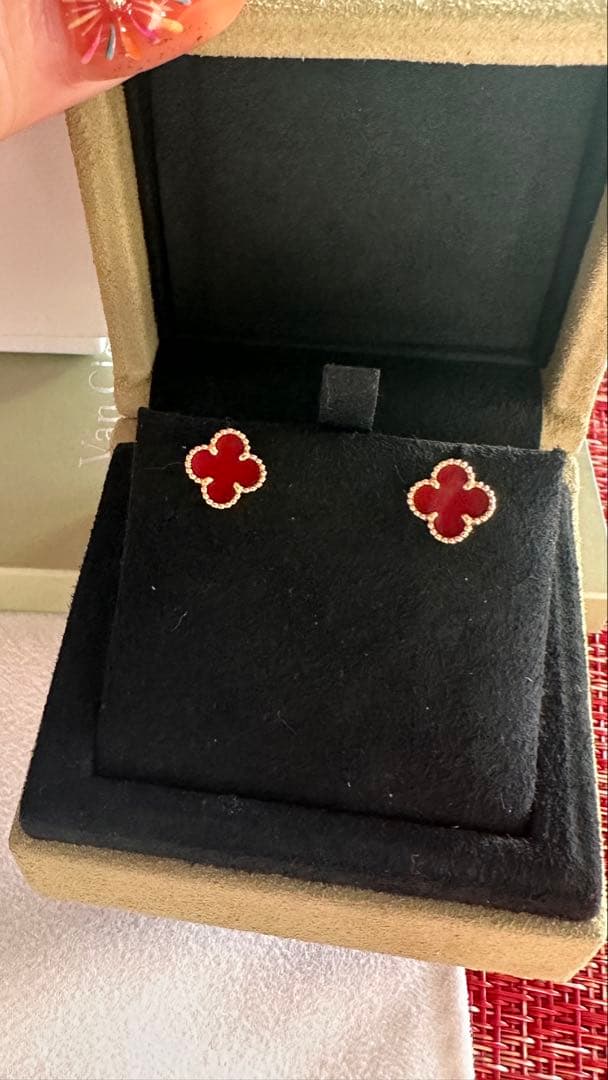 Van Cleef & Arpels レッド スウィート アルハンブラ ピアス - メルカリ