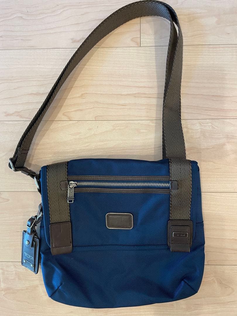トゥミ TUMI ミニ メッセンジャーバッグ 斜め掛け22371BTH ブルー トゥミ TUMI ミニ メッセンジャーバッグ 斜め掛け22371BTH ブルー