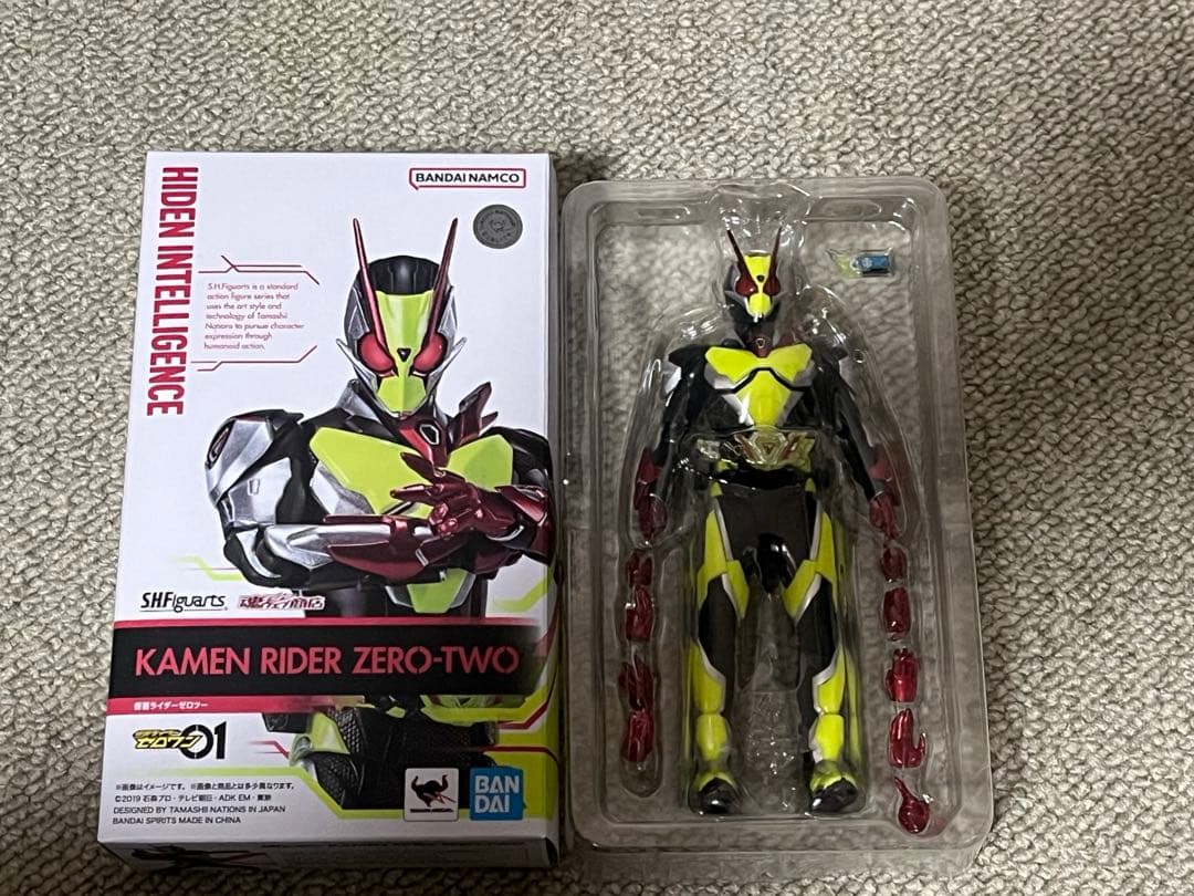 仮面ライダーゼロツー フィギュアーツ 仮面ライダーゼロワン』飛電或人が変身した仮面ライダーゼロツーがS.H.