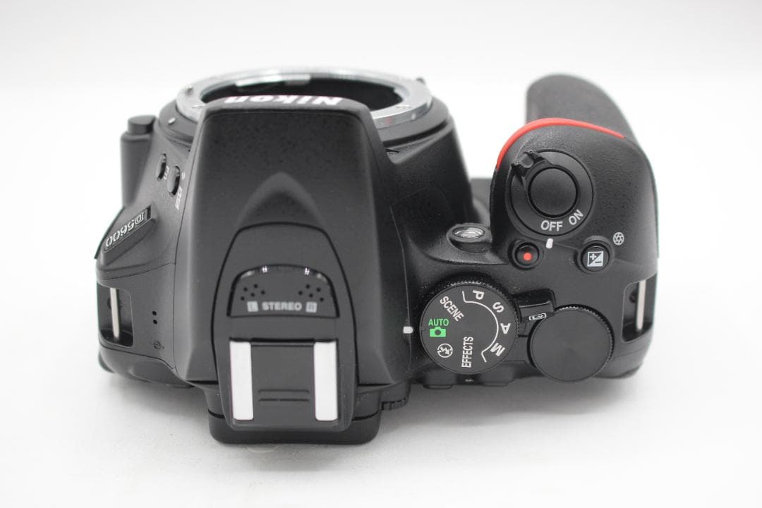新品級◆Nikon ニコン D5600 ボディ◆5742
