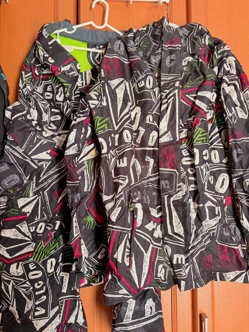 さかも！ さん専用◾️VOLCOM スノーボードウェア　上下セット　Lサイズ 楽天市場】VOLCOM（上下セット・つなぎ｜メンズウェア）：スノーボード