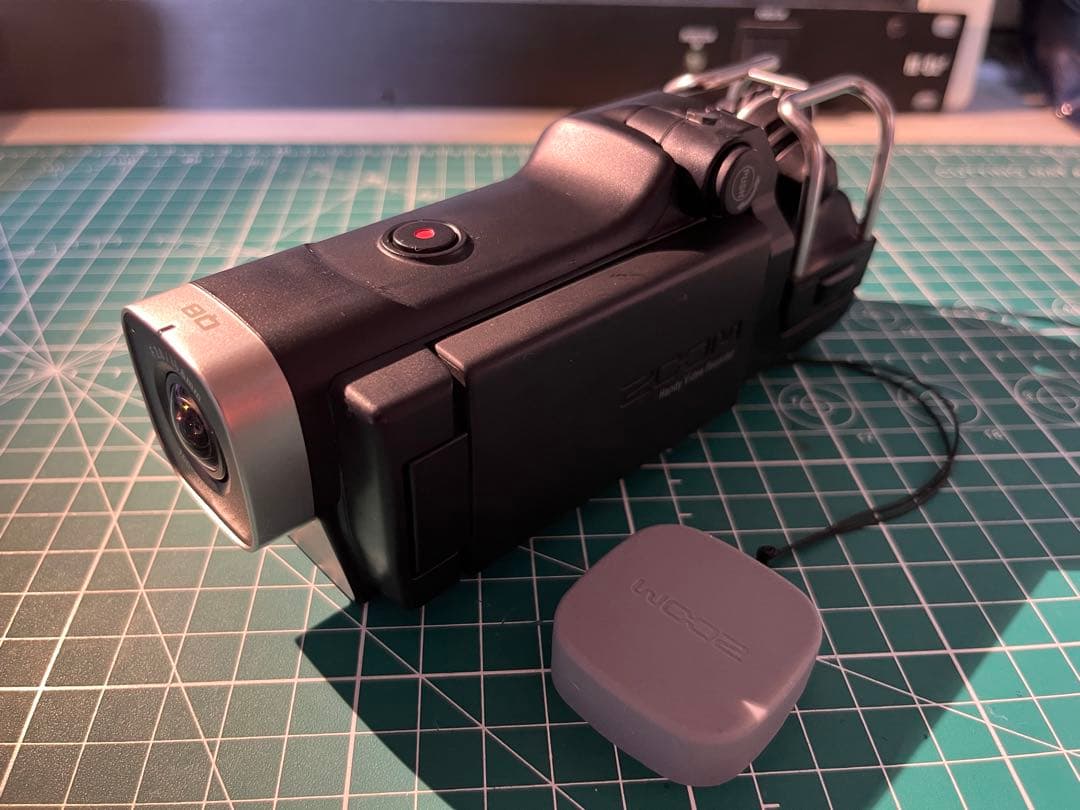 Zoom / Q8 ハンディビデオカメラレコーダー Q8 Video Recorder | Buy Now | ZOOM