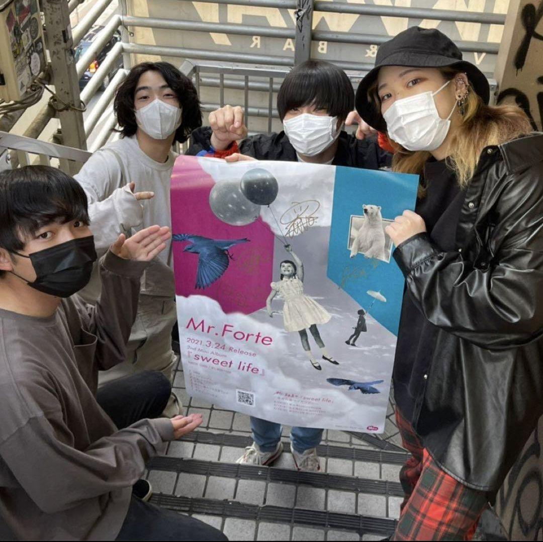 Mr.ふぉるて 直筆サイン入りポスター - メルカリ