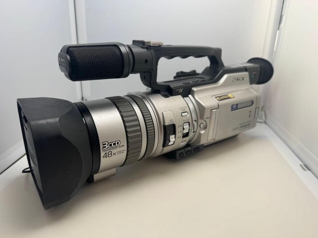 SONY ソニー ビデオカメラ DCR-VX2000 通電可能　ジャンク品1 DCR-VX2000 / DV CAMERA RECORDER【中古放送用・業務用 映像機器・音響