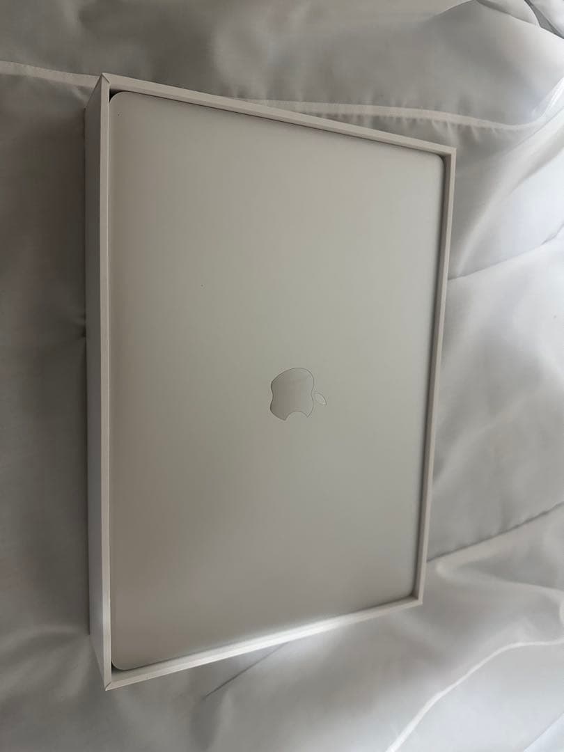 Apple MacBook Air シルバー Amazon.com: Apple MacBook Air 13