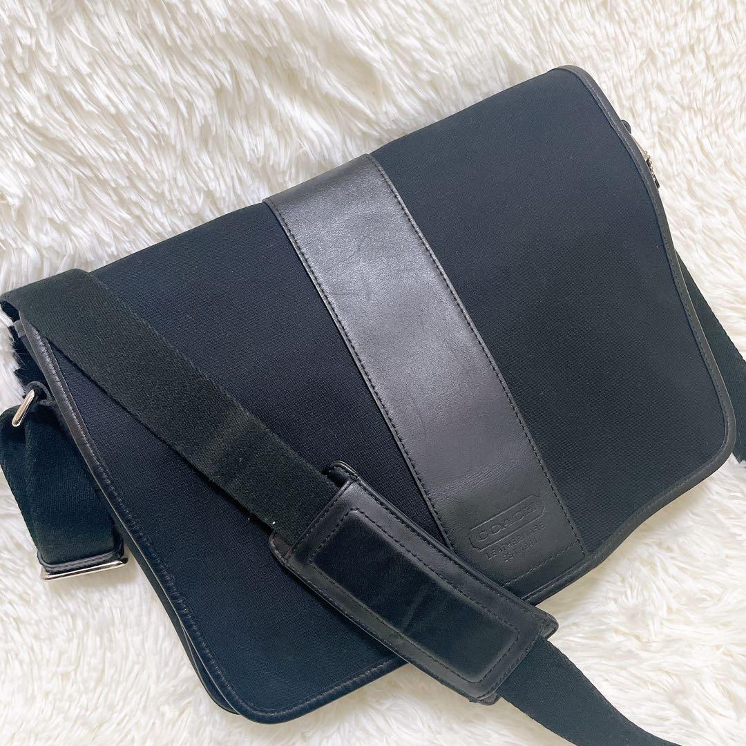 美品✨コーチ　メッセンジャーバッグ　キャンバス　レザー　黒　斜め掛け　A4収納可 COACH（コーチ） ショルダーバッグ トップ ジップ メッセンジャー