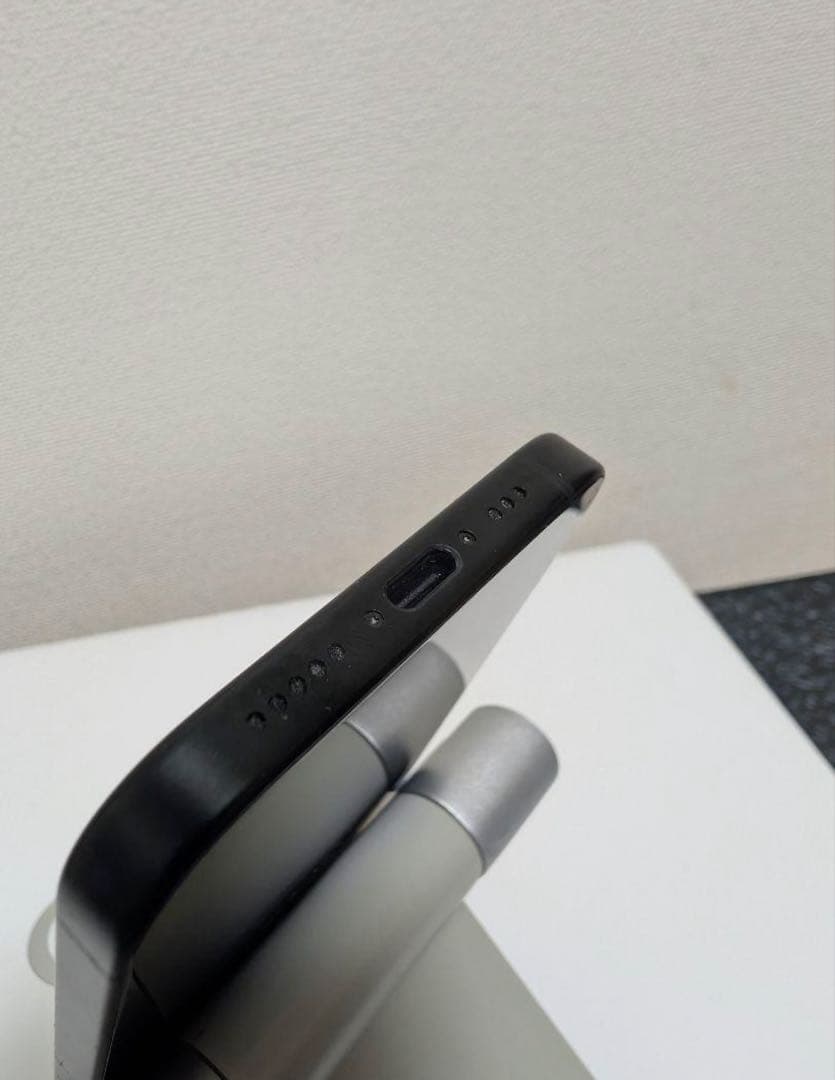【ほぼ新品】最大容量100％iPhone15 128gb ブラック 本体