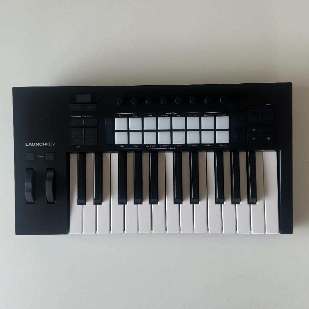 Novation Launchkey 25 MK4 MIDIキーボード novation Launchkey 25 MK4 MIDIキーボード 25鍵盤 ノベーション