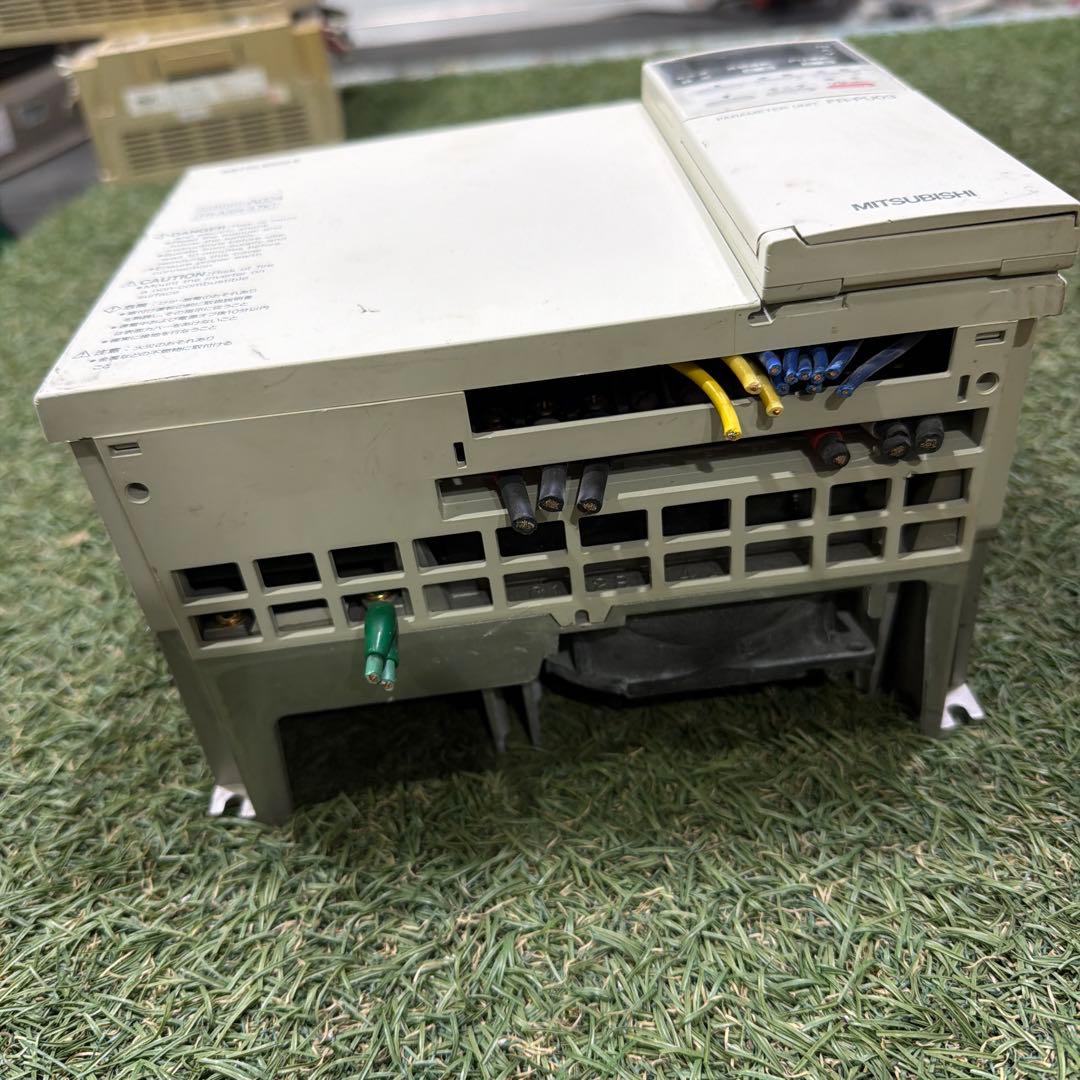 三菱電機 インバータ　FREQROL-A024 FR-A024-3.7K