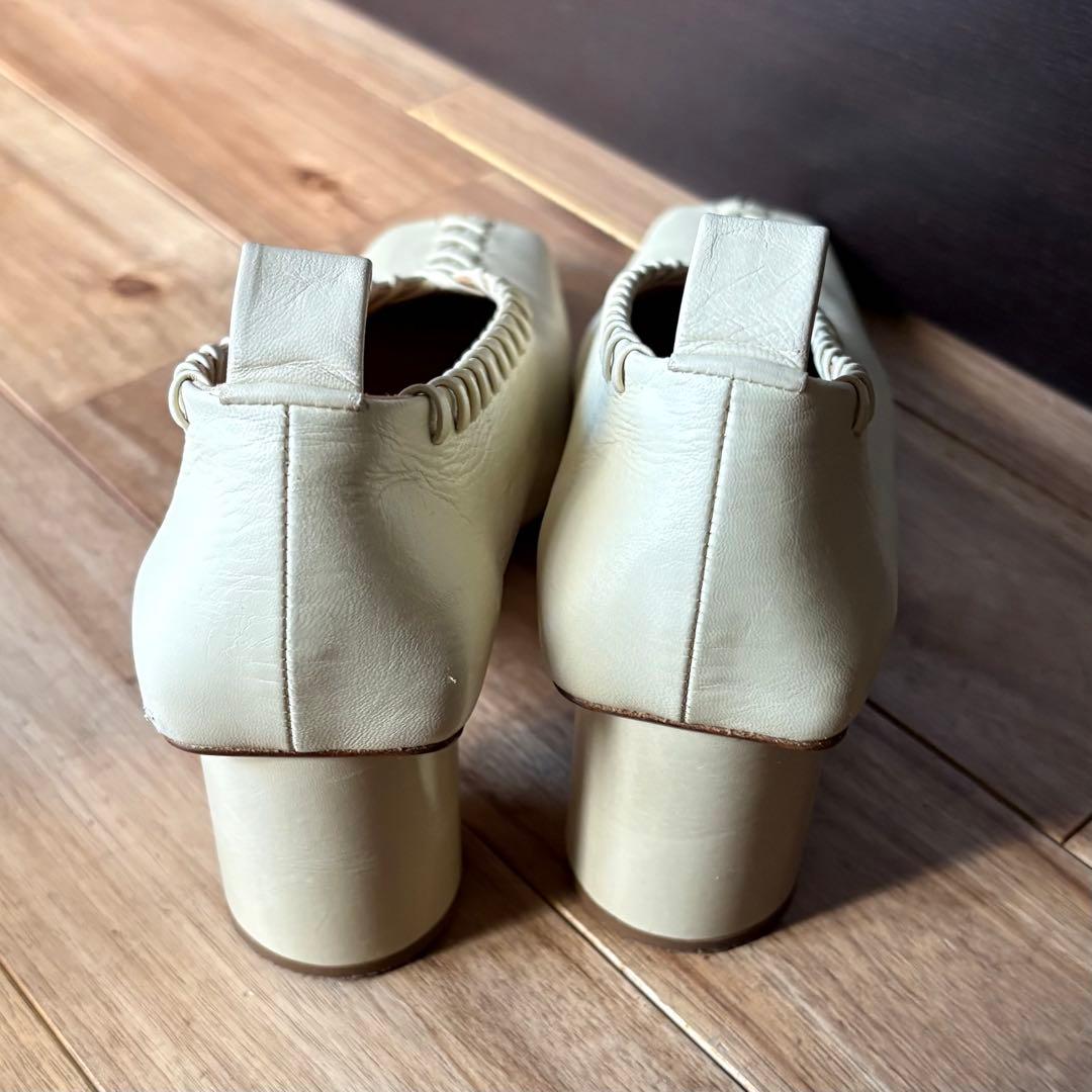 Jil Sander アイボリー リングディテール パンプス