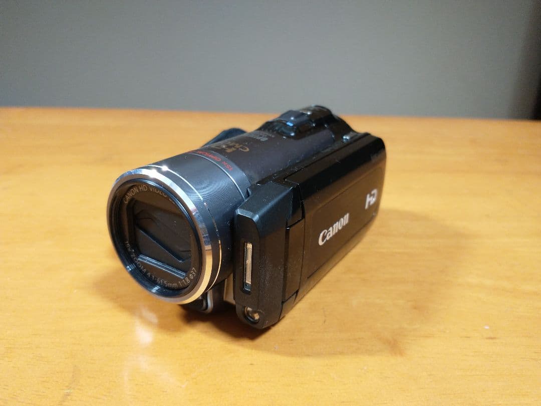 Canon HD ビデオカメラ ivis HF20 ＆ソフトキャリングケース Amazon | Canon フルハイビジョンデジタルビデオカメラ iVIS (アイビス