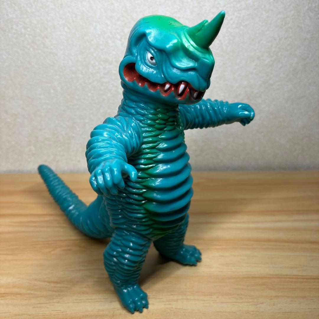 ソフビ】旧ウルトラ怪獣シリーズ アボラス&バニラ 2体セット - メルカリ