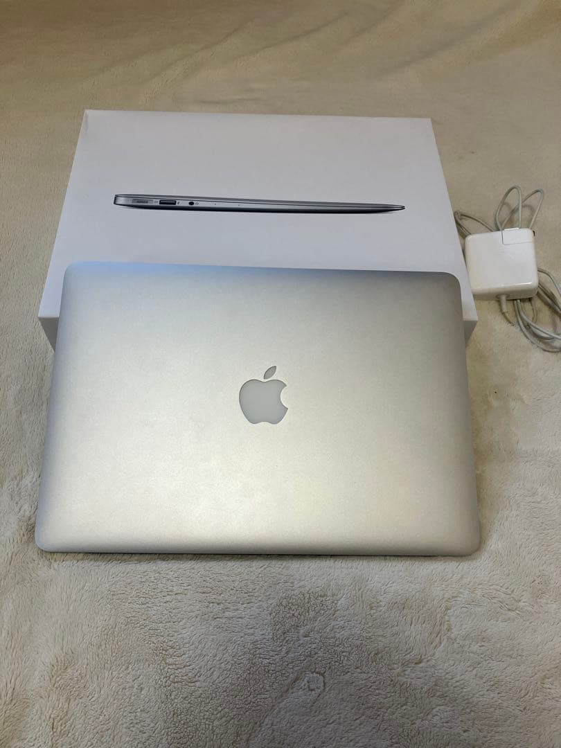 Apple MacBook Air 2017 シルバー 充電器付 256KB Apple MacBook Air 2017 シルバー 充電器付 256KB Apple MacBook AIR