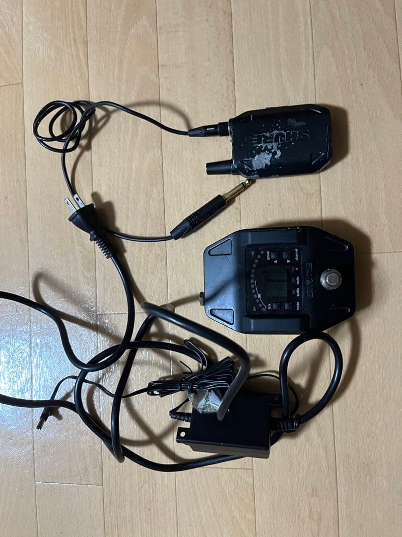 SHURE ( シュア ) GLXD16 ギター・ベース用ワイヤレスシステム SHURE、GLX-D16、ギター/ベース用ワイヤレス、ペダル型受信機、人気