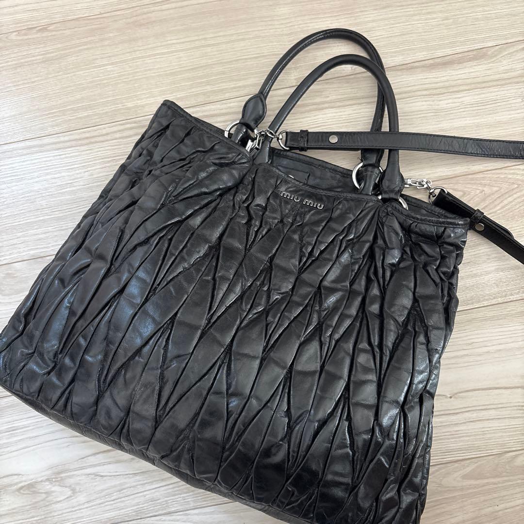 【2万値下げ！】MIU MIU プリーツ加工 ブラックトートバッグ 中古・古着通販】MIU MIU (ミュウミュウ) マドラスソフト2WAY