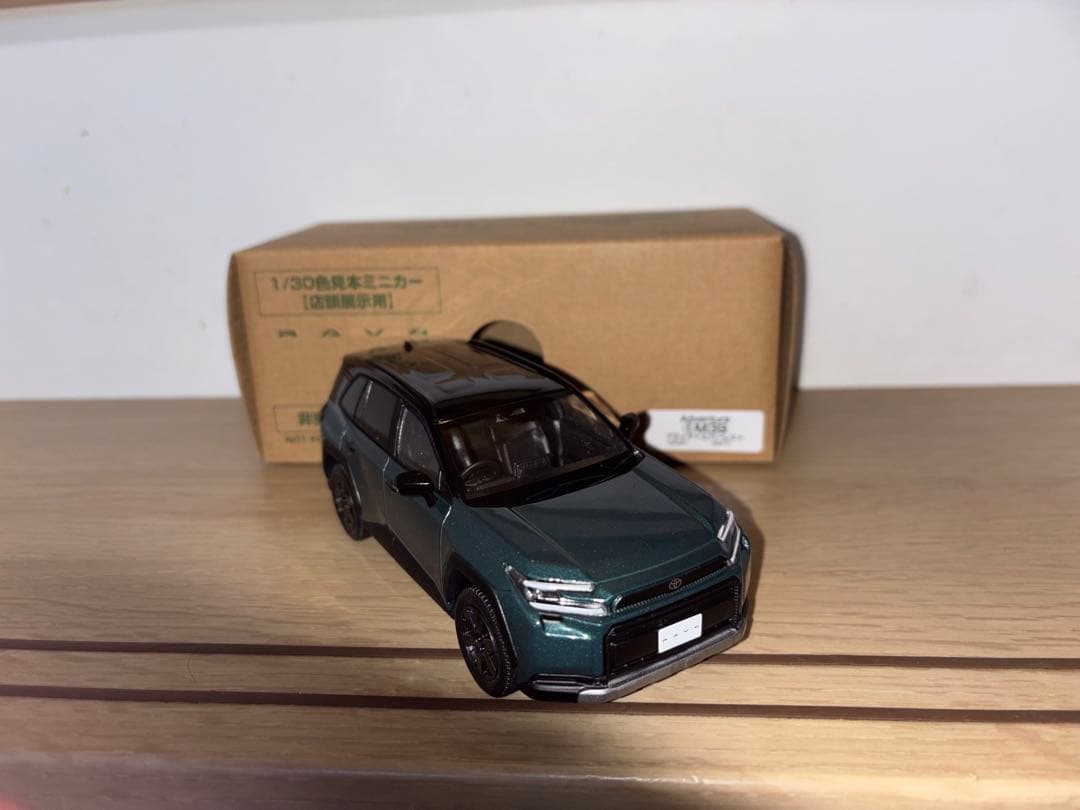 トヨタ RAV4 ミニカー カラーサンプル ブラック×エバーレスト【非売品】 トヨタ新型RAV4 ミニカー カラーサンプル エバーレスト【非売品