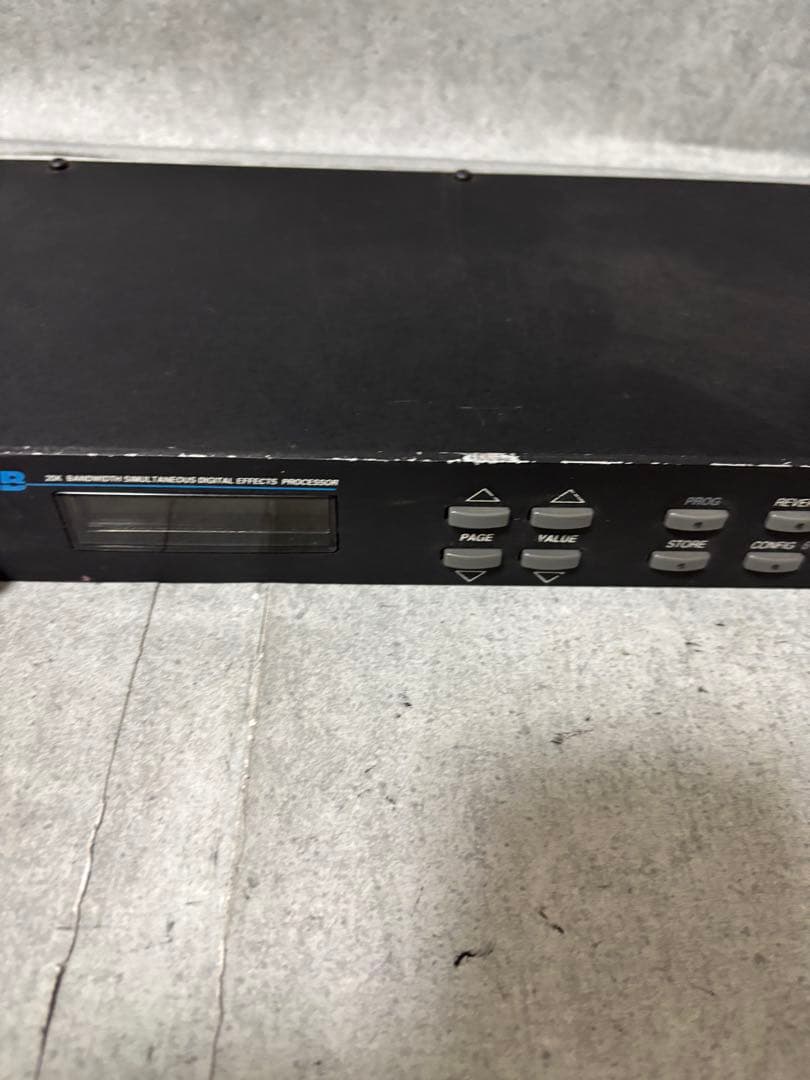 Alesis Quadraverb 通電確認済み