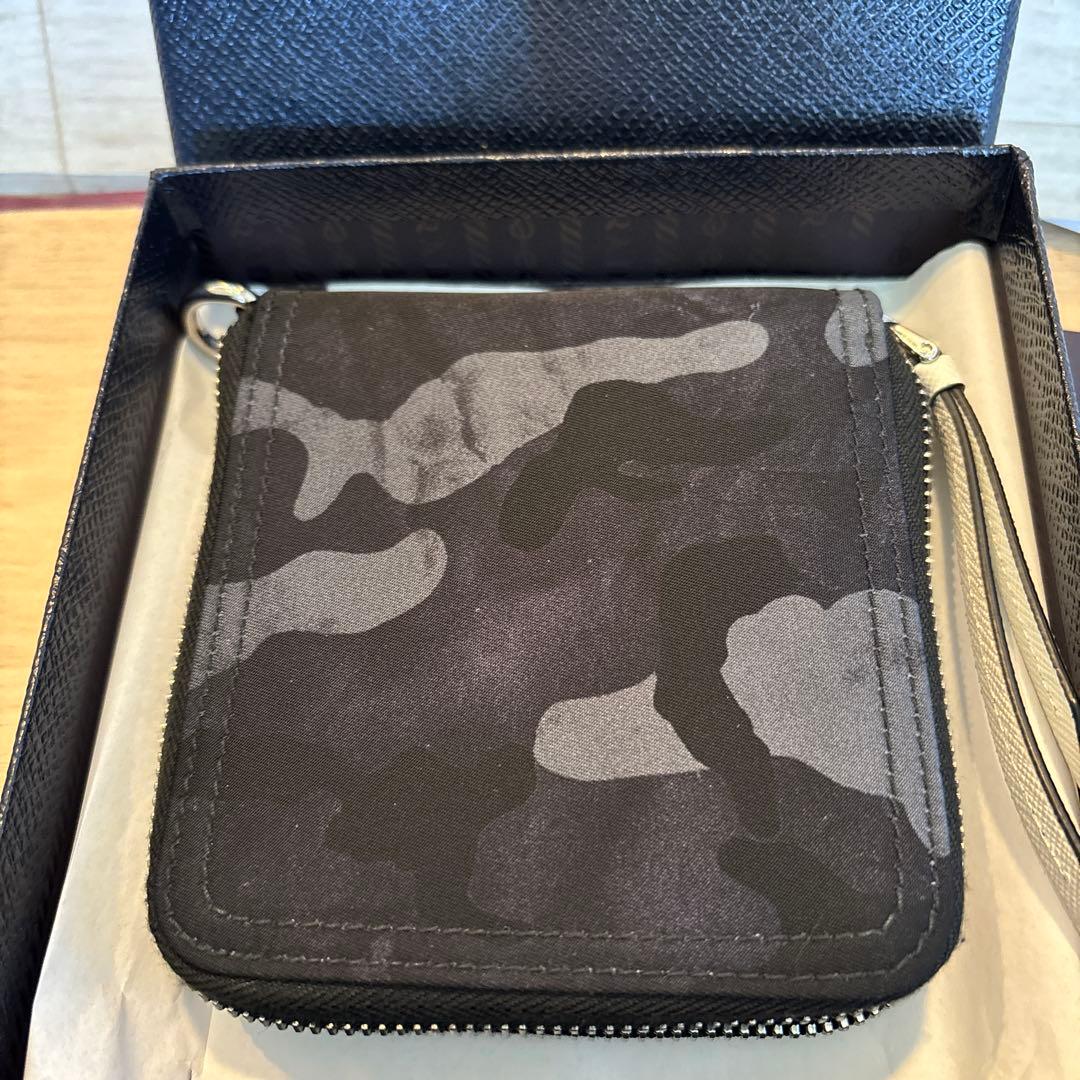 美品・未使用・PRADA カモフラージュ柄 二つ折財布 美品・未使用