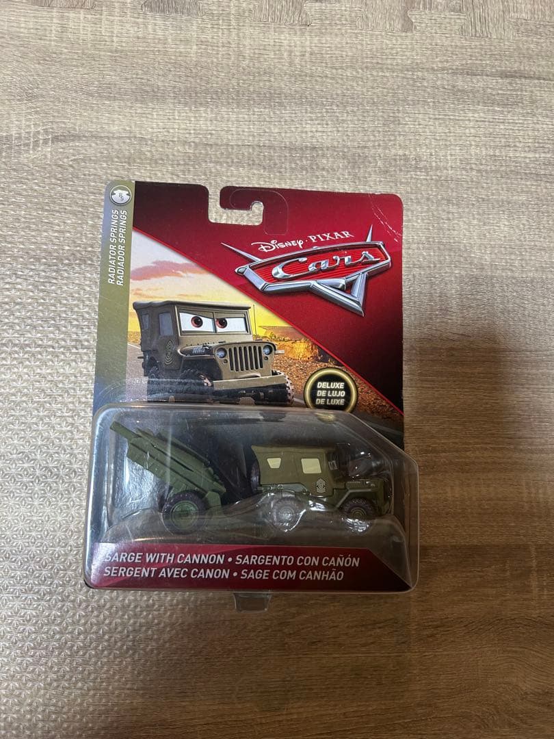 カーズ　マテル　サージ　キャノン付き Amazon | マテル ディズニー・ピクサー「カーズ」 CARS SALUTING SARGE