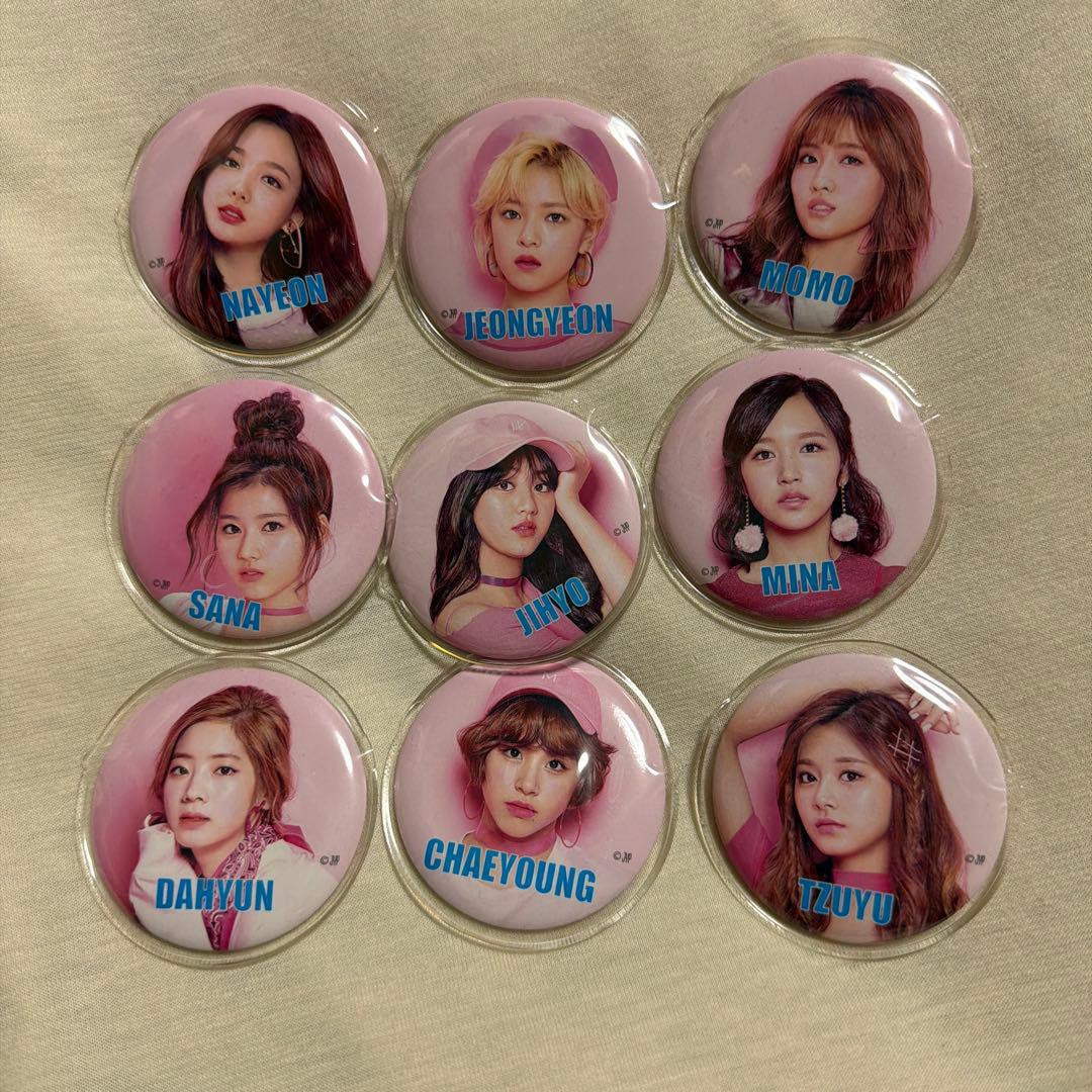 TWICE メンバー缶バッジセット 9個 - メルカリ