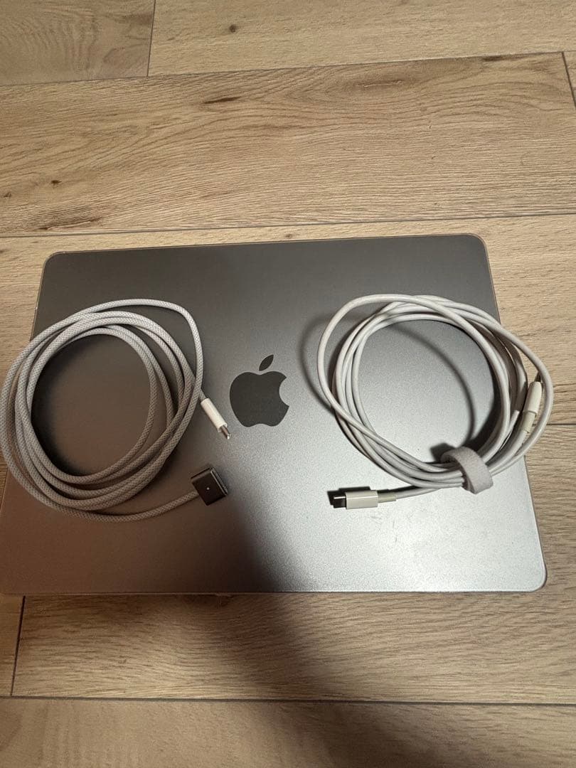 MacBook M2 2022本体とケーブル2つ The M2 MacBook Air has evolved dramatically! 9 recommended