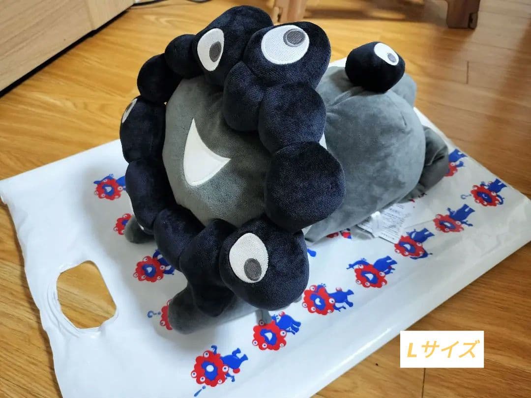 【新品タグ付】大阪・関西万博　黒 ミャクミャク 這型 ぬいぐるみ Lサイズ 黒ミャクミャクの新商品「お手玉風ぬいぐるみ／這型ぬいぐるみ／全身