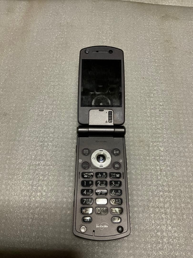 NTT docomo／ガラゲー携帯電話3機種。【使っていた物です　ジャンク品】。