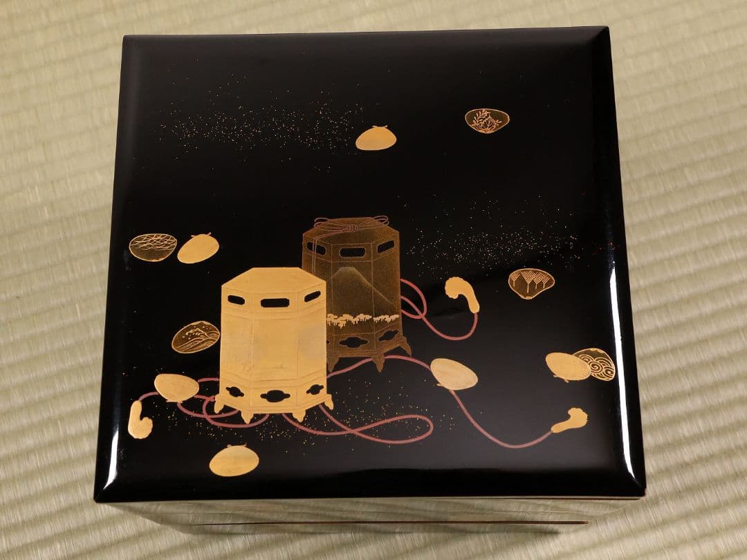 木製漆器 貝桶 金蒔絵 三段 重箱 黒塗 朱塗 梨地 雛 漆芸【MA745
