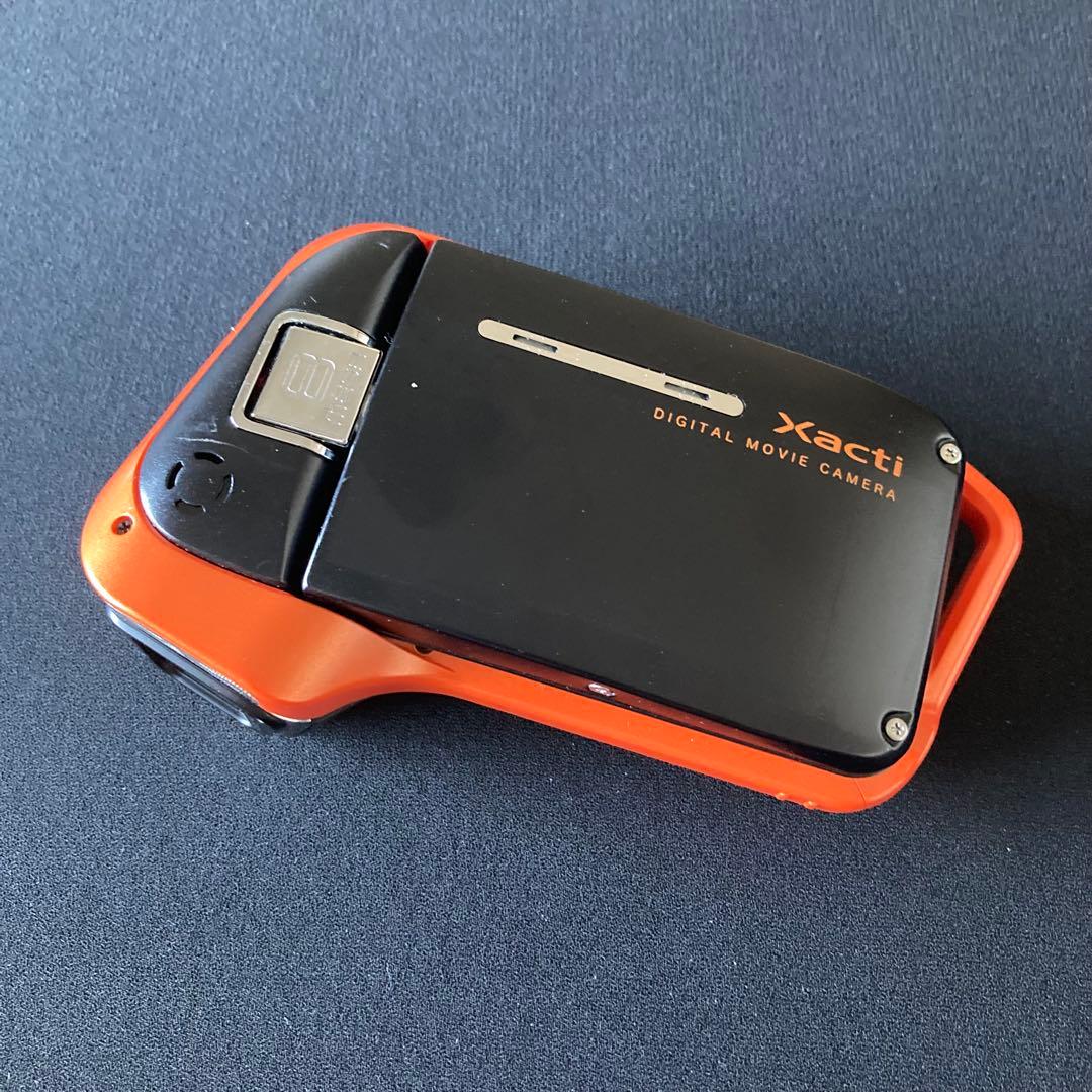 SANYO Xacti DMX-CA8 オレンジ コンデジ ムービーカメラ Amazon | SANYO 防水デジタルムービーカメラ Xacti (ザクティ) DMX-CA8