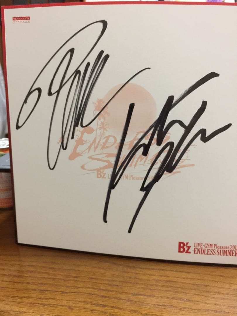 B'z  サイン B'zのサインがSAGAアリーナに展示 『STARS』開催で | Bz-Biz（ビズビズ）