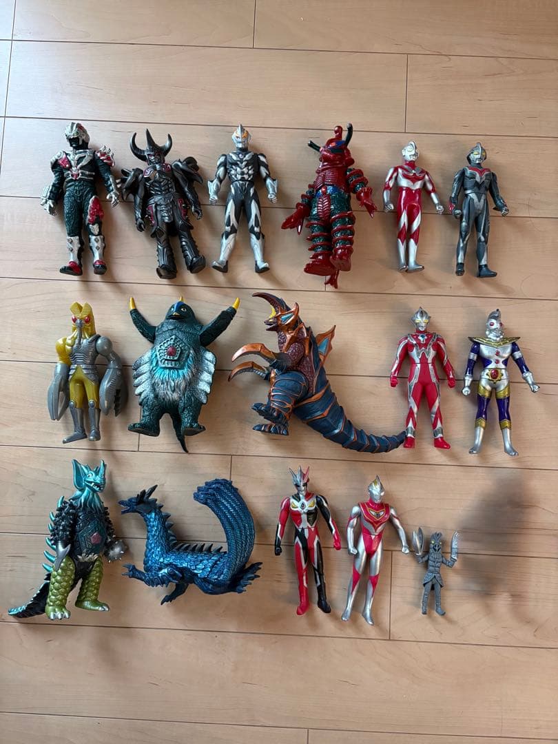 旧ウルトラマンソフビ 15体とガシャポンのバルタン星人 BANDAI - 旧ウルトラマンソフビ 15体とガシャポンのバルタン星人の通販