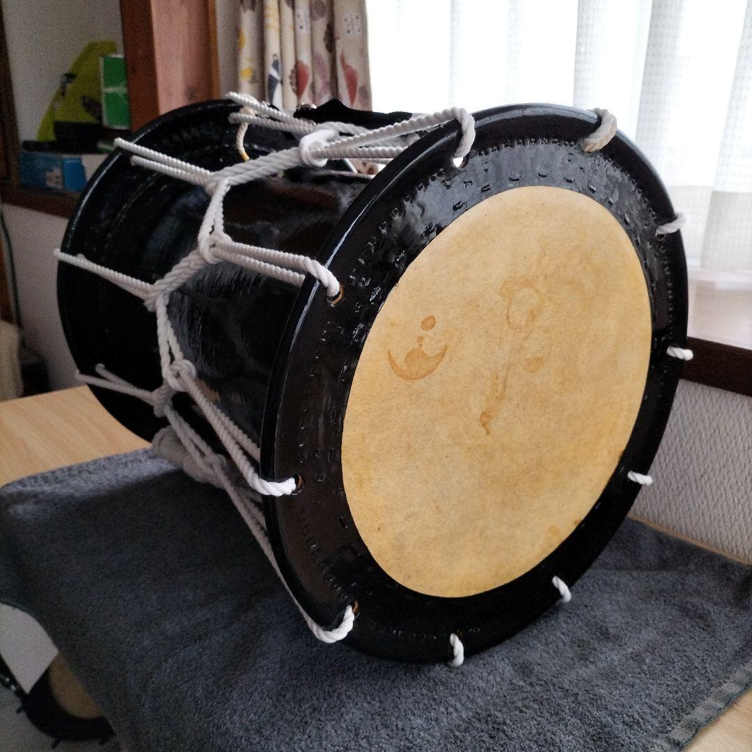 担ぎ太鼓 1.2尺　締太鼓　和太鼓 　天然皮革　ストラップ付き中古品⑦ 楽天市場】締め太鼓 赤牛皮 直径30cm×高さ11cm エイサー用バチ1本