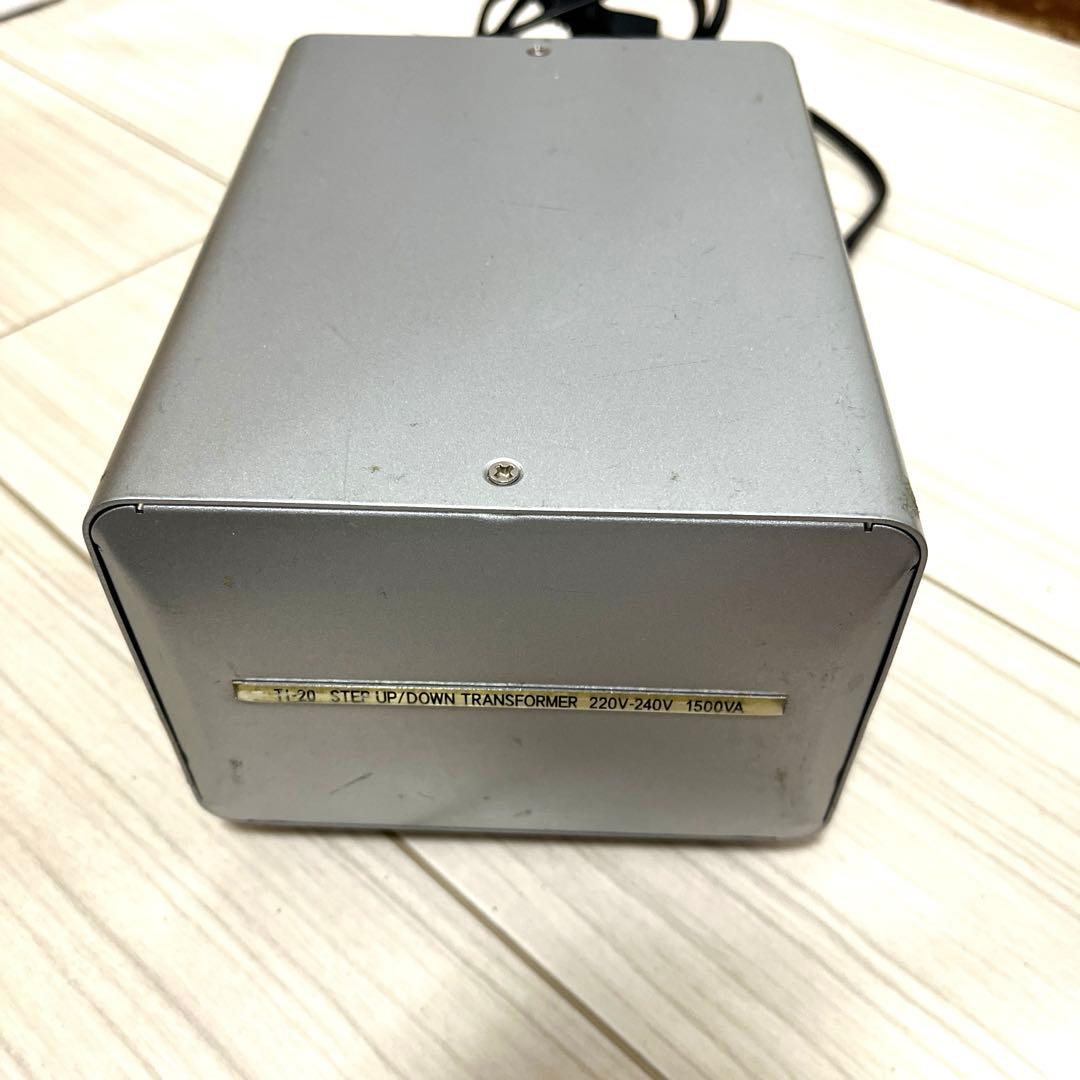 カシムラ TI-20 [変圧器（100V⇔220-240V 容量1,500W） NTI-20 海外国内用大型変圧器1500W 100V⇔220V～240V 1台 カシムラ