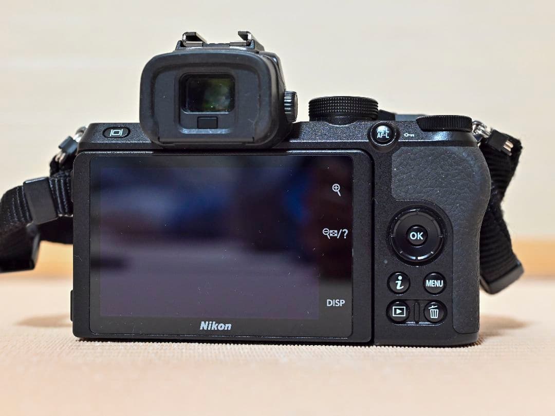 Nikon Z50 ミラーレス一眼カメラ 本体と16-50mmレンズ