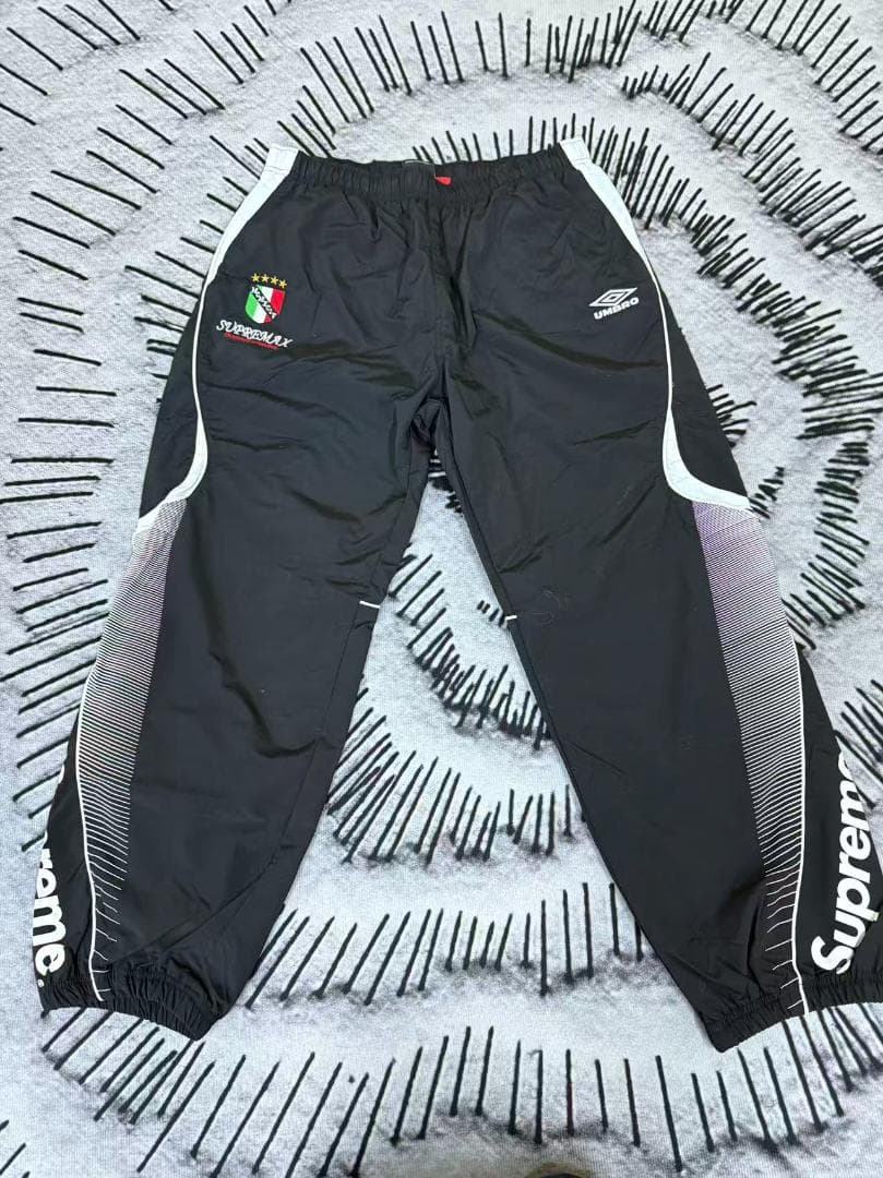 Supreme イタリア国旗 スウェットパンツ FW22 Supreme Satin Applique Sweatpant - スウェットパンツ (Supreme