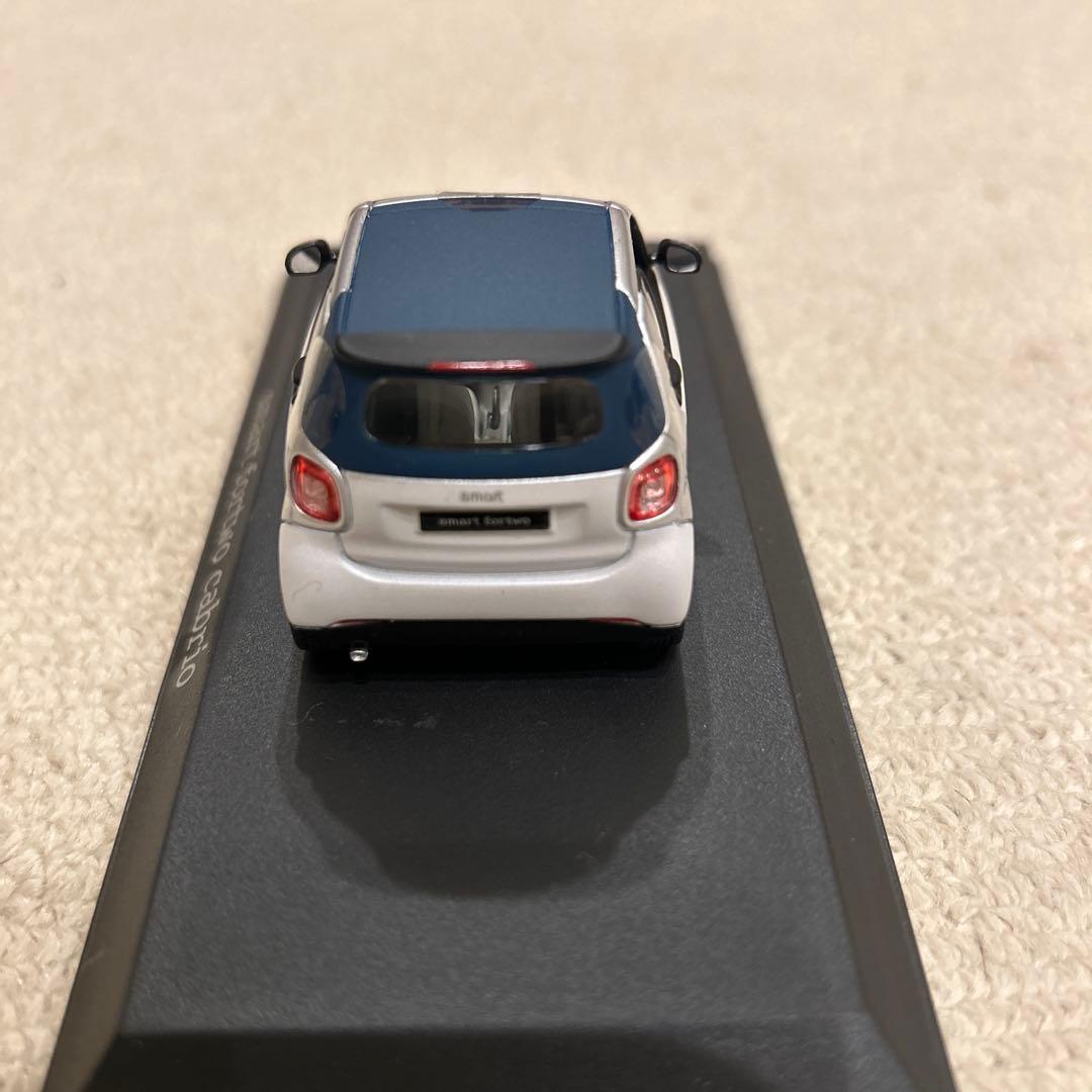 希少 smart fortwo cabrio ミニカー 白青