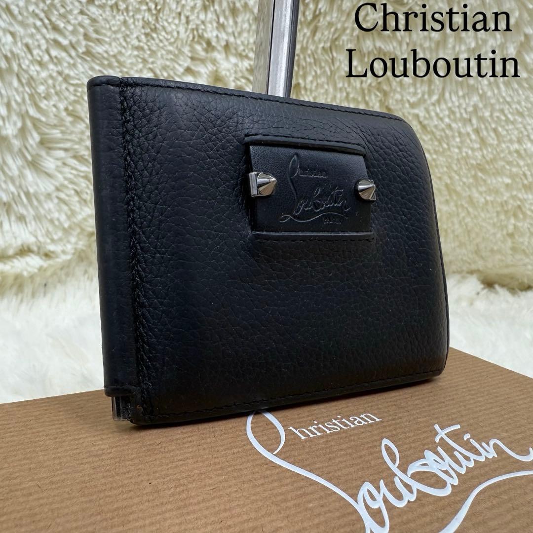 ✨美品✨ クリスチャンルブタン マネークリップ ブラック スタッズ ロゴ レザー Christian Louboutin（クリスチャンルブタン） 二つ折り財布 Paros