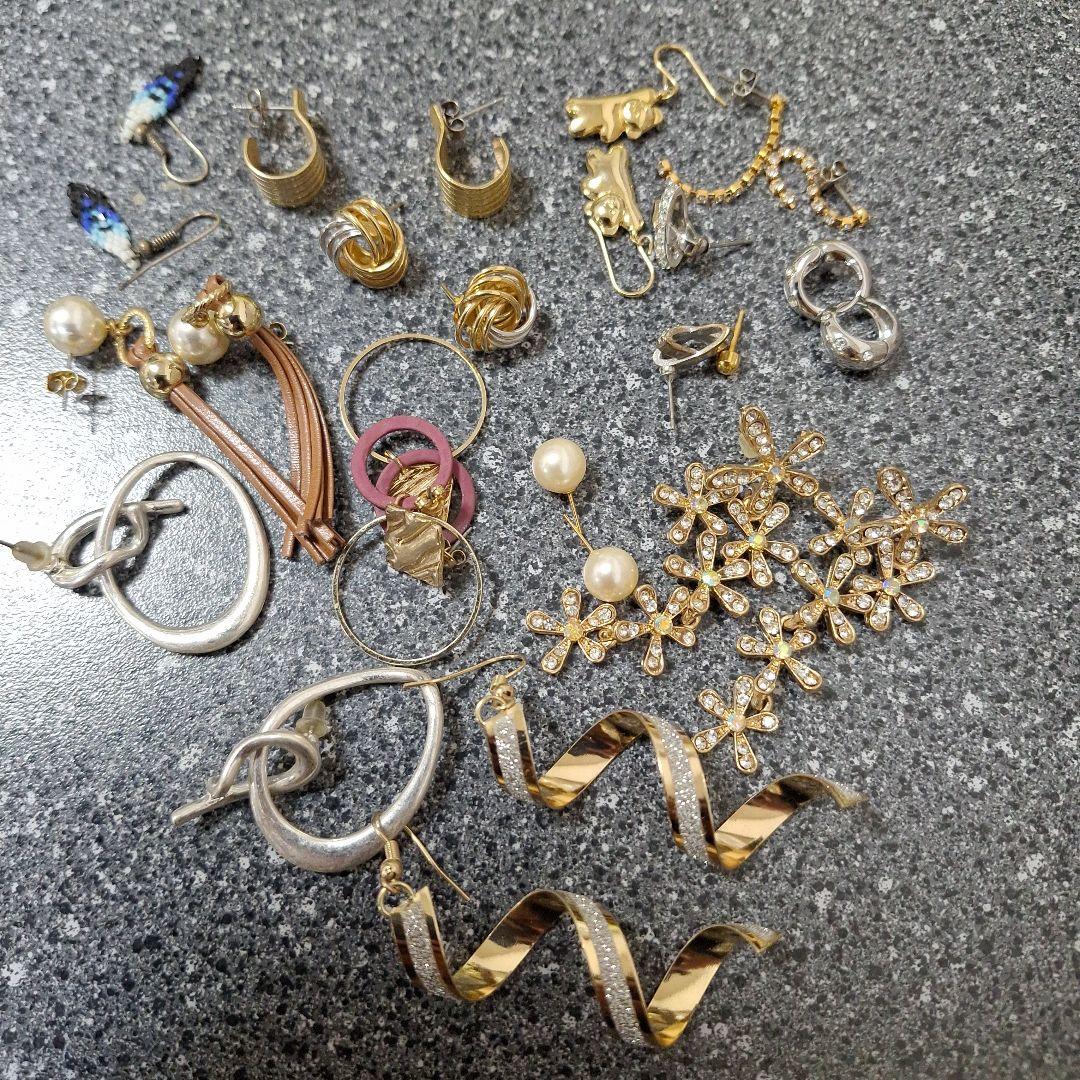 ピアス まとめ売り ②ゴールドカラー等 アクセサリー - メルカリ