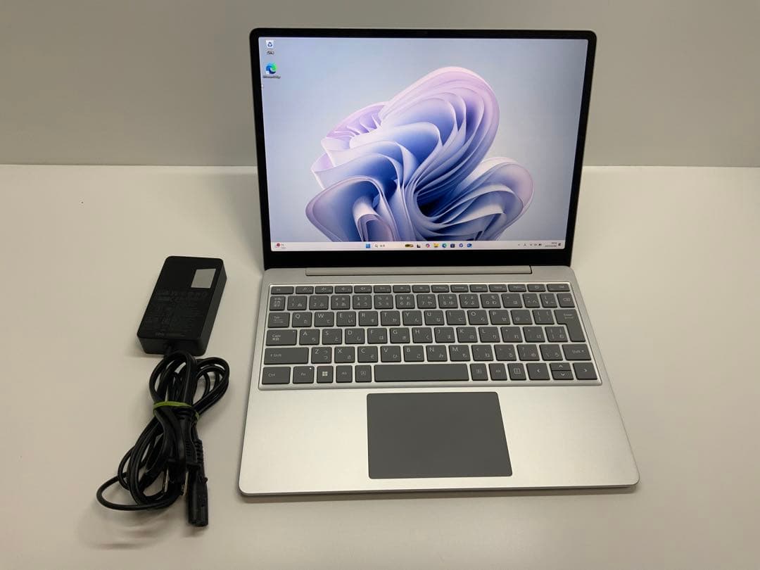 美品 Surface Laptop Go 3 Core i5 8GB 128GB Microsoft Surface Laptop Go 3 (2023) - 12.4