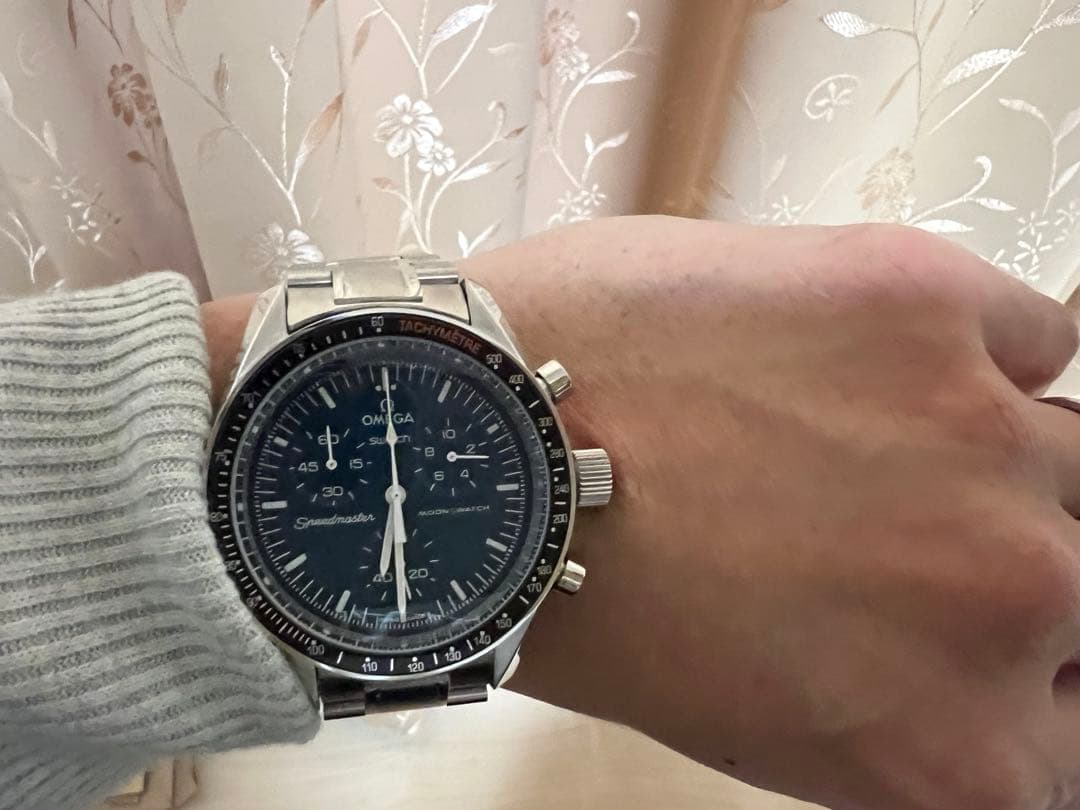 【アカイ エジ】OMEGA X moon swatch【試着のみ】 Omega x Swatch Moonswatch - In-Depth Review | WristyBizzle