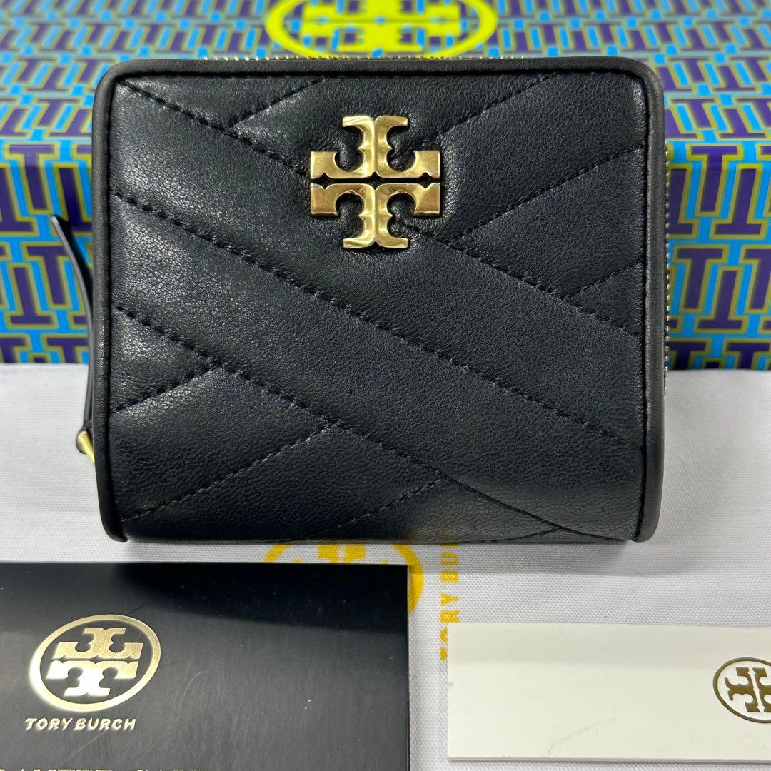 新品同様‼️ 現行　トリーバーチ　財布　二つ折り　折り財布　キルティング TORY BURCH（トリーバーチ） 財布 二つ折り財布 レディース キラ