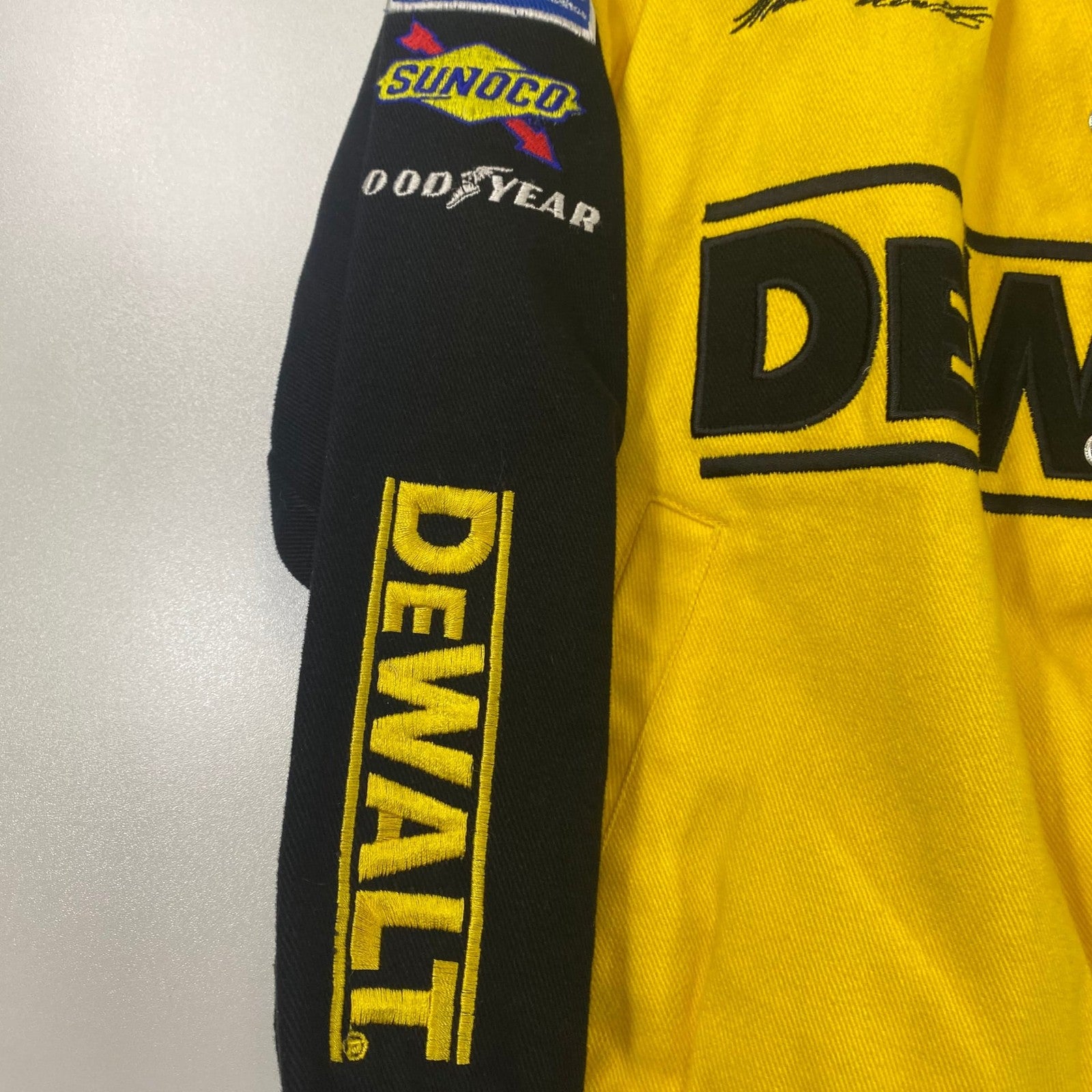 Vintage Nascar DeWALT X CARHARTT Racing Jacket X-Large YOUTH