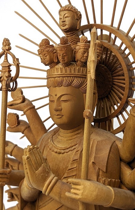 十一面千手観音立像 老山白檀 6.0寸 – 東京上野・浅草・仏壇通りの仏壇